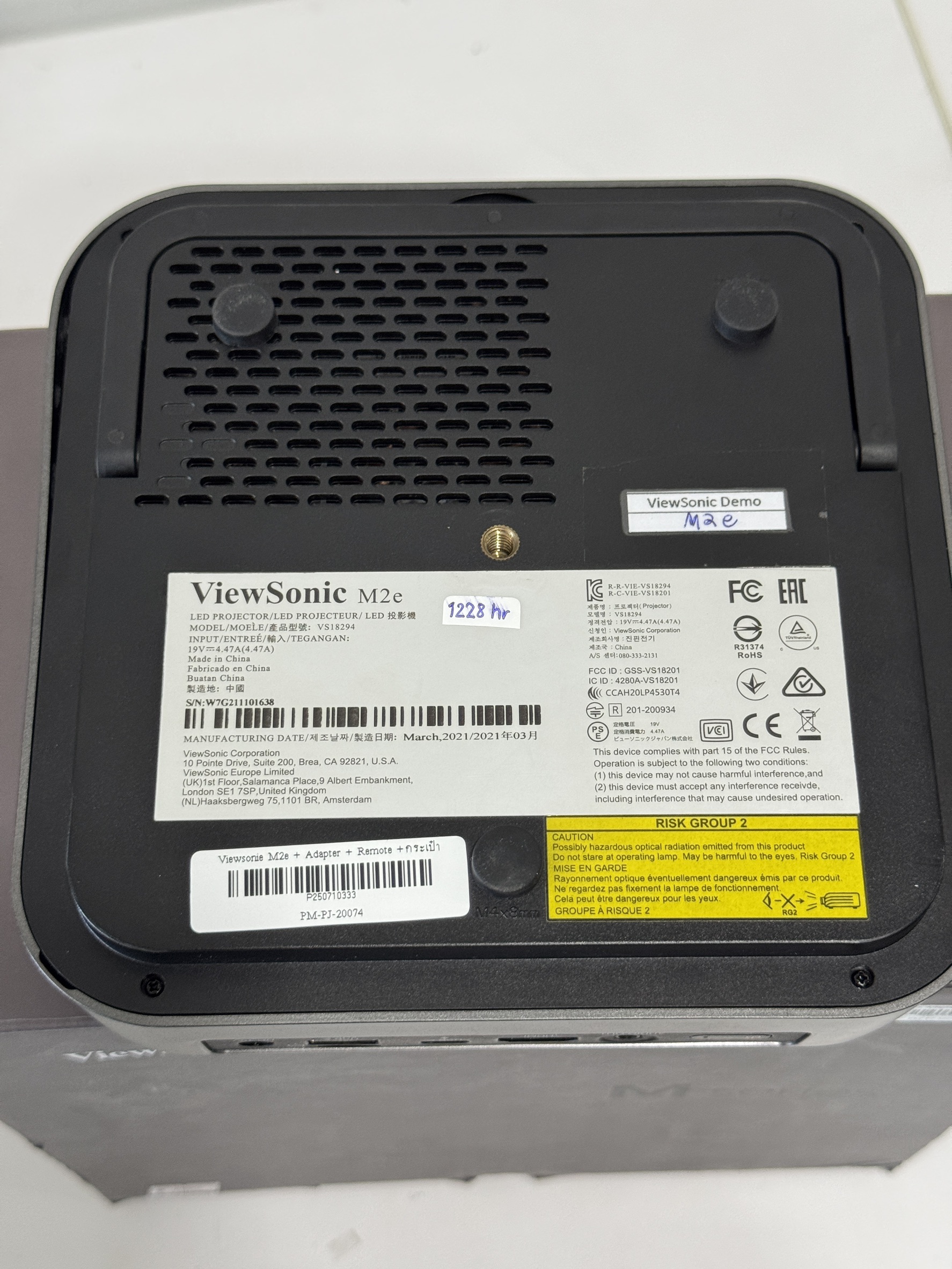 โปรเจคเตอร์สำหรับพกพา Viewsonie M2e + Adapter + Remote + กระเป๋า