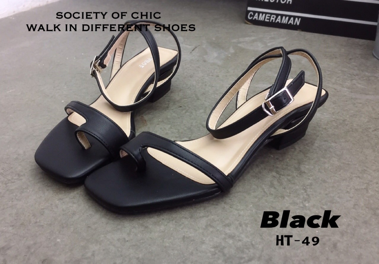 รองเท้าส้นเตี้ยสายคาดโป้ง (สีดำ)