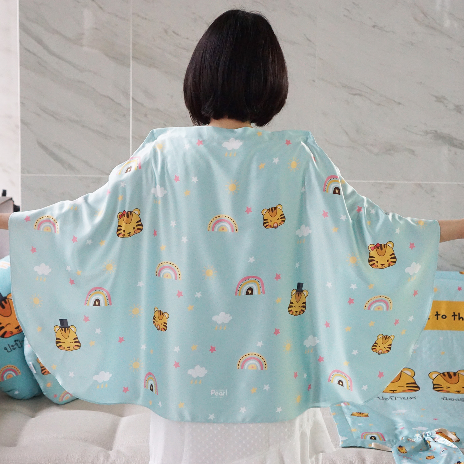 ผ้าคลุมให้นม สั่งทำใส่ชือ ลาย Tiger - Mint