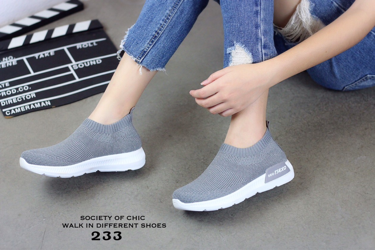 รองเท้าผ้าใบสวมผ้านิ่มแต่งขอบถุงเท้า (สีเทา)