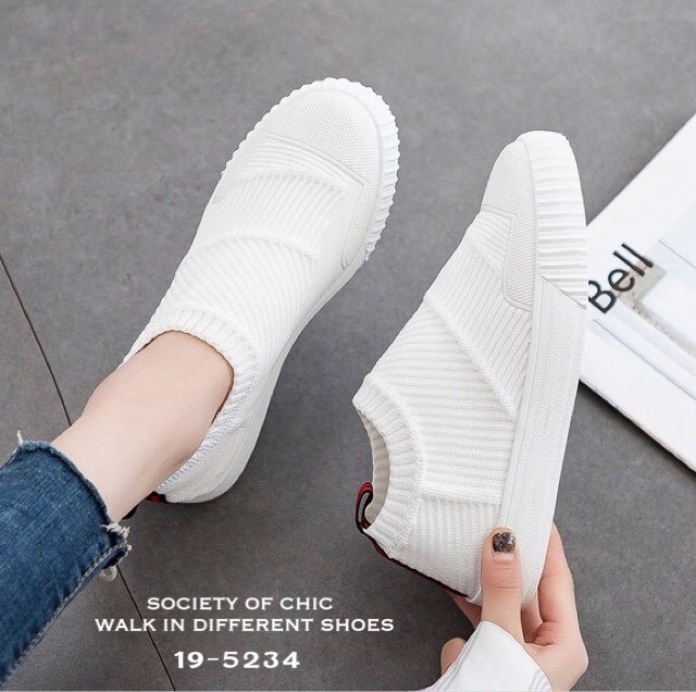 รองเท้าผ้าใบทรงSlip on ทอลาย (สีขาว)