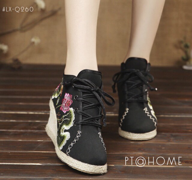 รองเท้าผ้าใบส้นเตารีดปักลาย (สีเบจ)