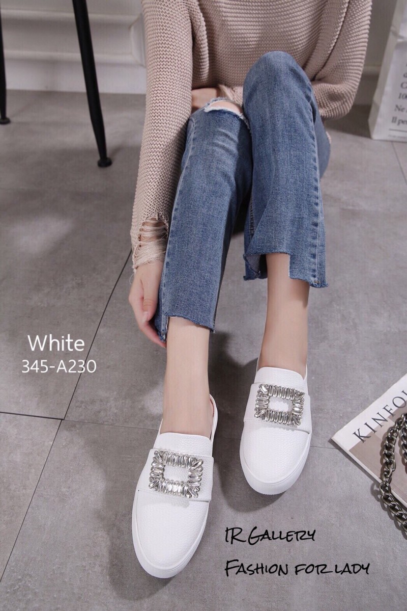 รองเท้าผ้าใบเปิดส้นแต่งเพชรหน้า (สีชมพู)