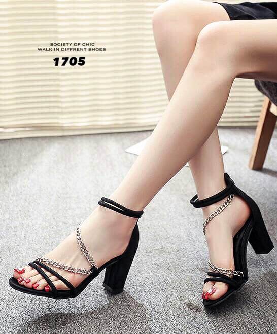 รองเท้าส้นตันไขว้แต่งโซ่ (สีดำ)