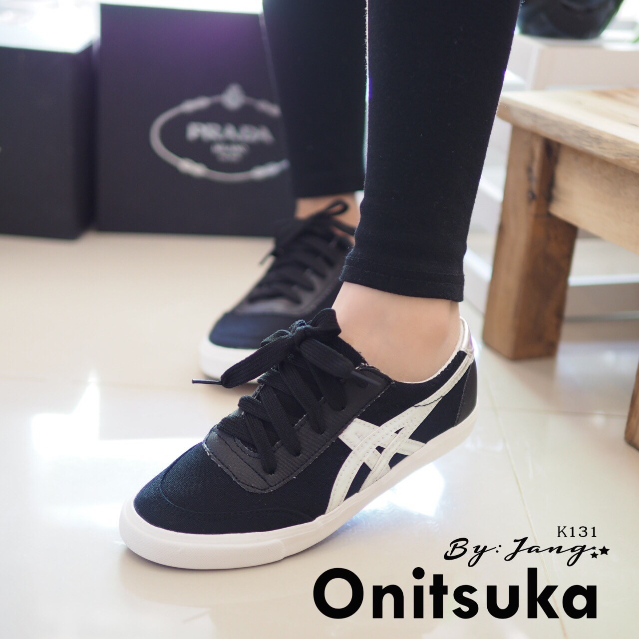 รองเท้าผ้าใบ Onitsuka Tiger (สีดำ)