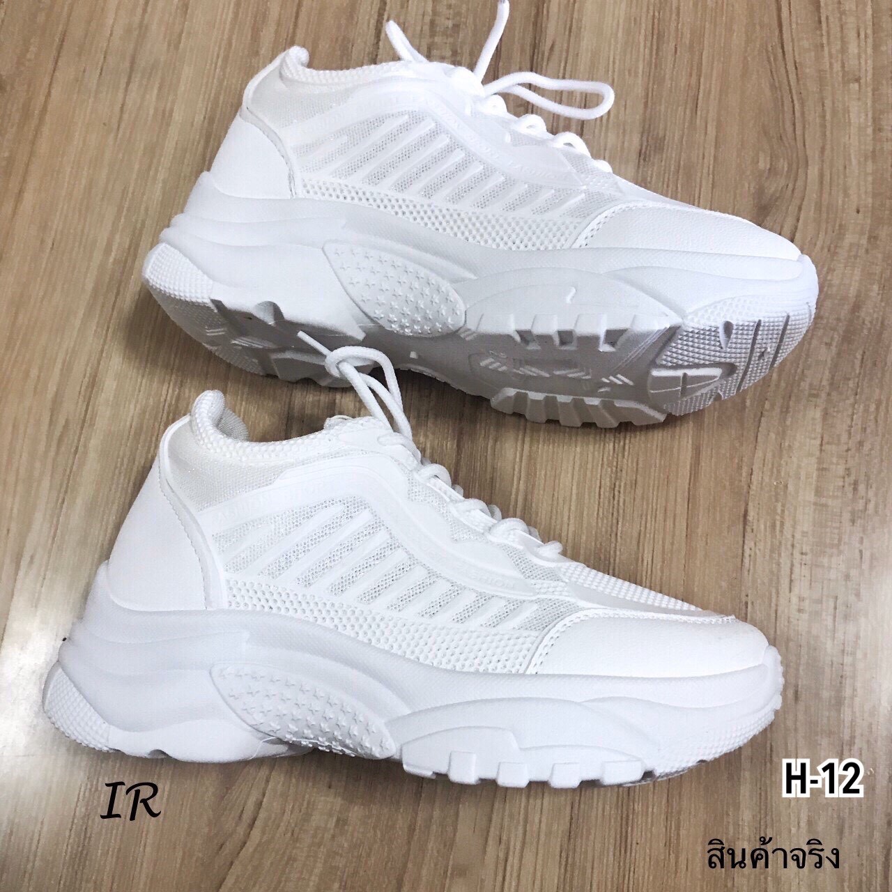 รองเท้าผ้าทรงSportแต่งแถบกลิตเตอร์