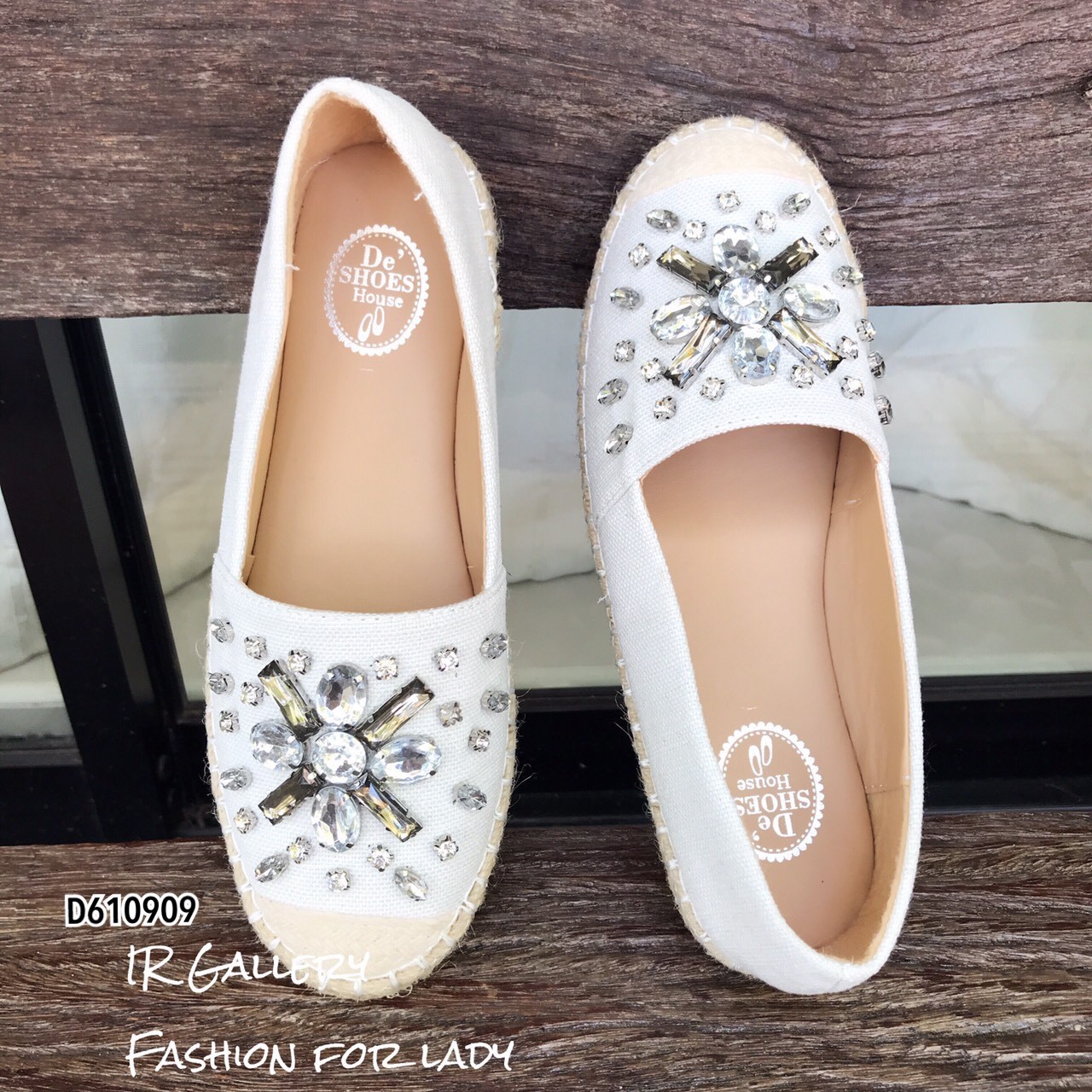 รองเท้าสลิปเปอร์แต่งคริสตัล