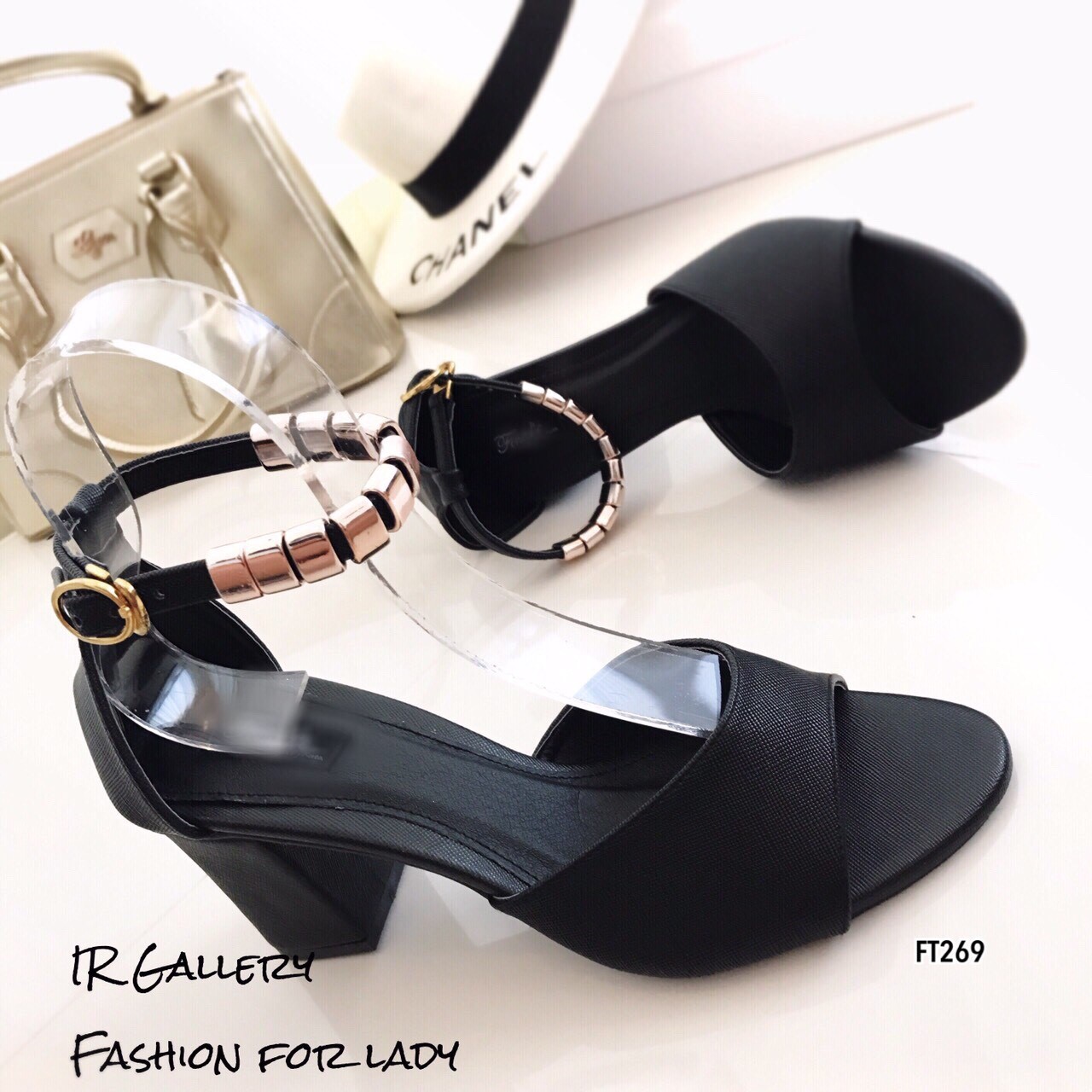 รองเท้าส้นสูงแต่งอะไหล่รัดข้อ (สีทอง)