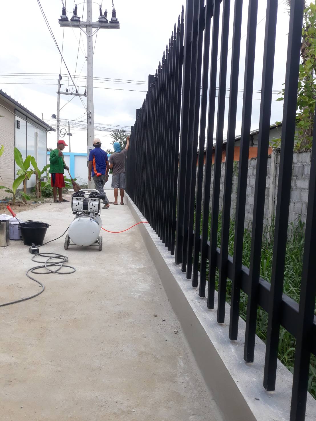 รั้วบริษัท รั้วคอนกรีต รั้วเหล็ก
