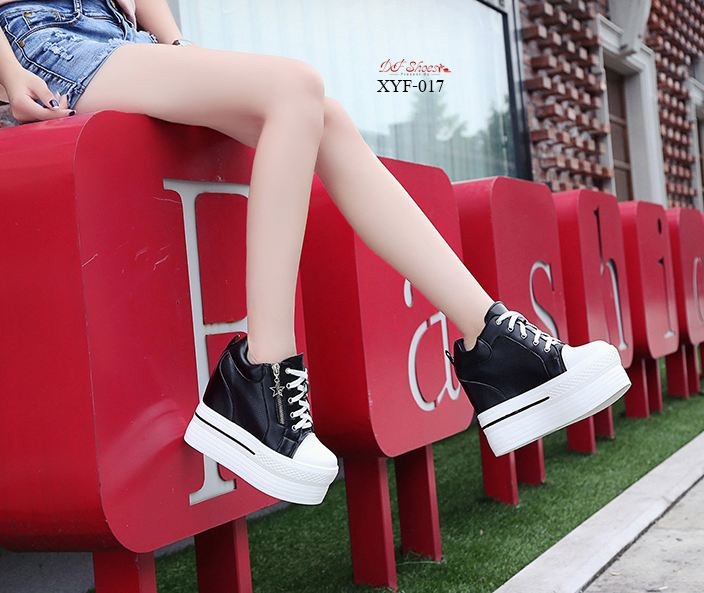 รองเท้าผ้าใบเสริมส้นแต่งซิปดาวสไตล์แฟชั่นเกาหลี (สีดำ)