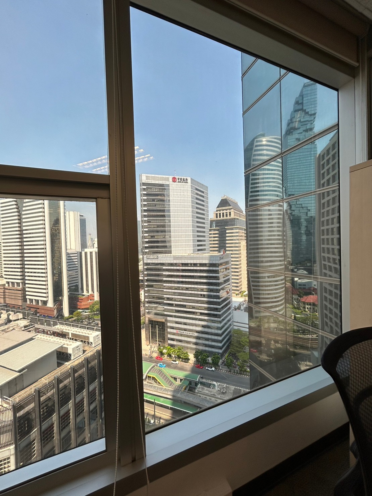 Empire Tower sathorn bangkok สำนักงานให้เช่าย่านสาทร ใกล้สถานีรถไฟฟ้า BTS ช่องนนทรี เพียง 300 เมตร