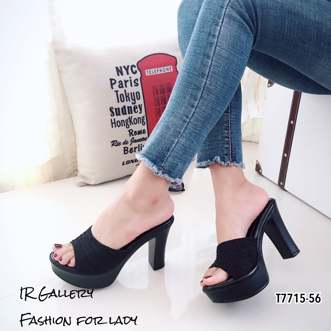 รองเท้าส้นสูงเปิดส้นสไตล์ Maxi (สีชมพู)