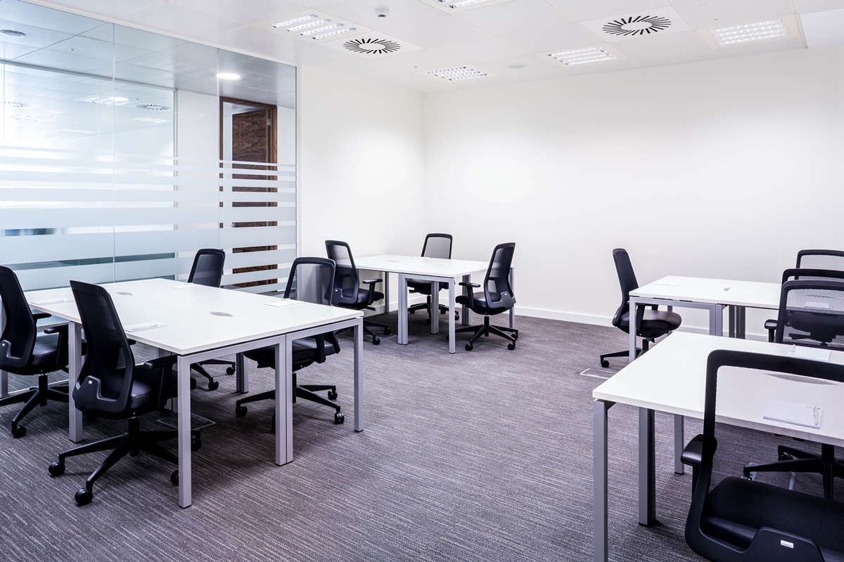 ขายอาคารสำนักงานสูง 5 ชั้น ซอยสุขุมวิท 71 ใกล้สถานีรถไฟฟ้า BTS พระโขนง 1.3 กม.