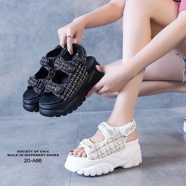 รองเท้าแตะลำลองสายคาดเมจิกเทป (สีดำ)