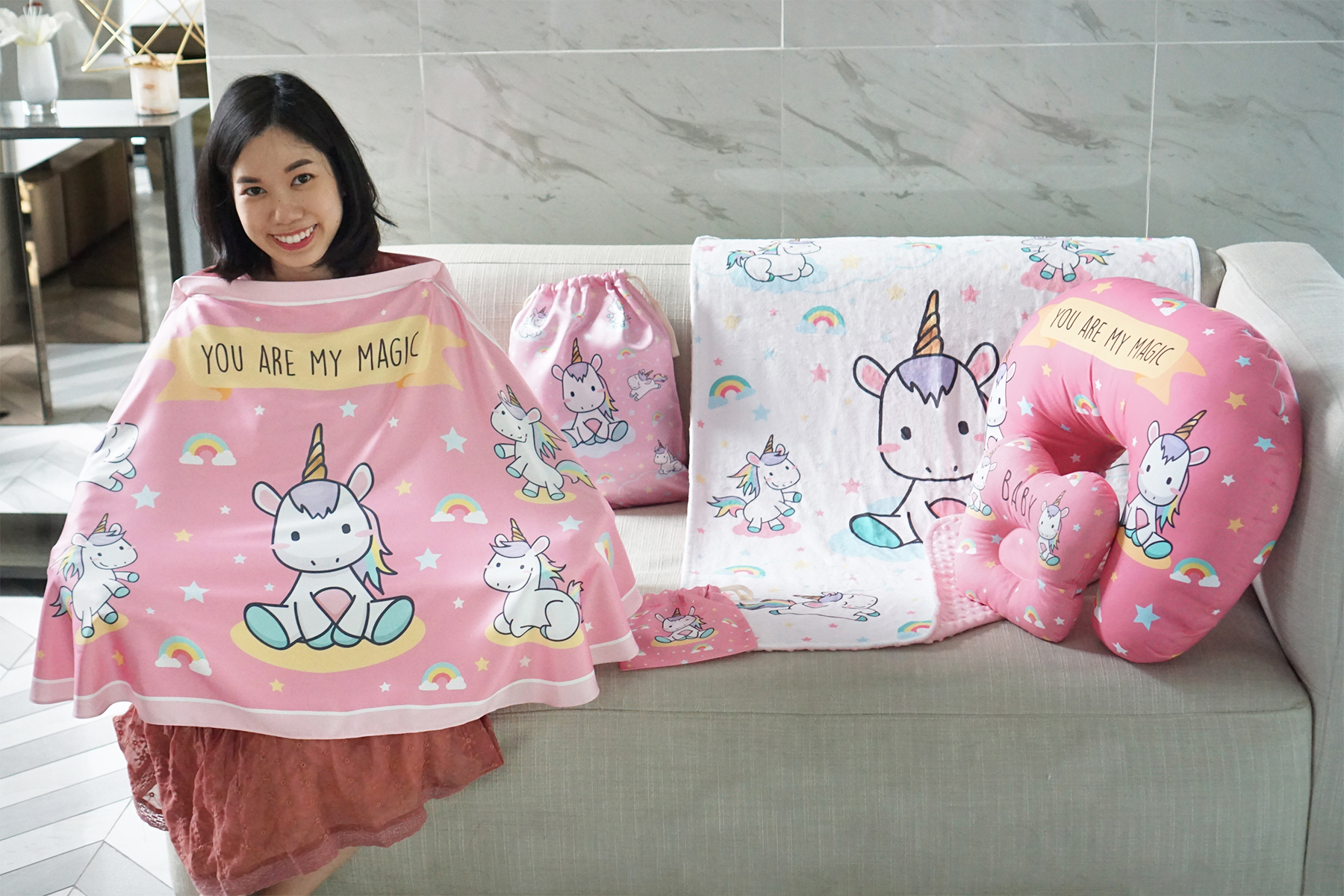เซทของขวัญเยี่ยมคลอดแบบพร้อมส่ง (ผ้าห่ม Minky+ผ้าคลุมให้นม+หมอนรองให้นม+หมอนหลุม) ลาย Unicorn - Pink