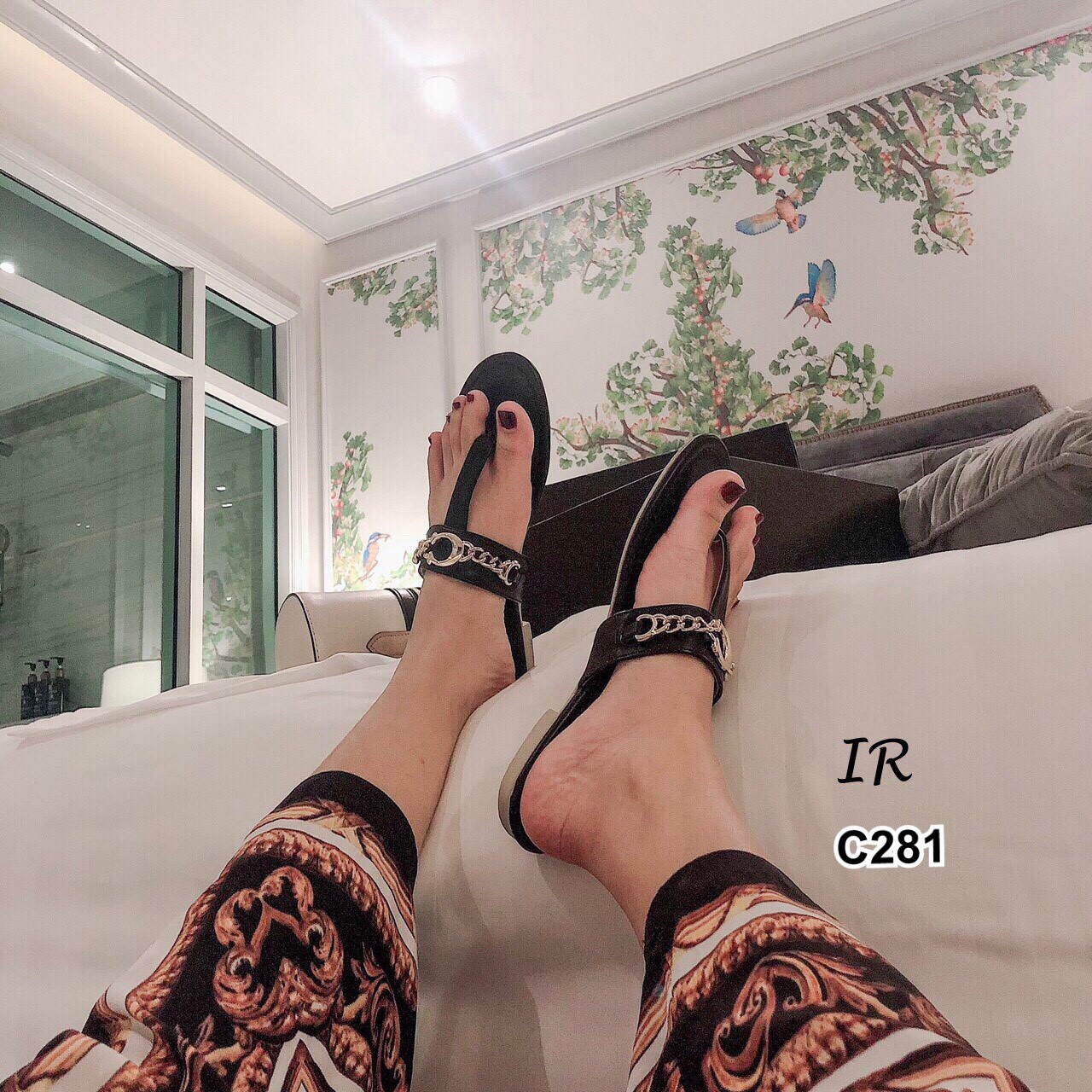 รองเท้าแตะคีบแต่งอะไหล่ (สีน้ำตาล)