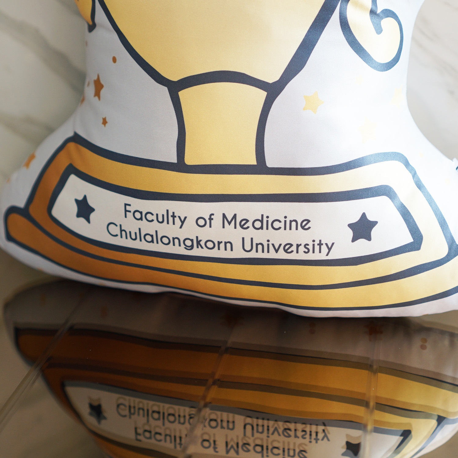 หมอนสั่งทำใส่ข้อความ ลายถ้วยรางวัล - Trophy