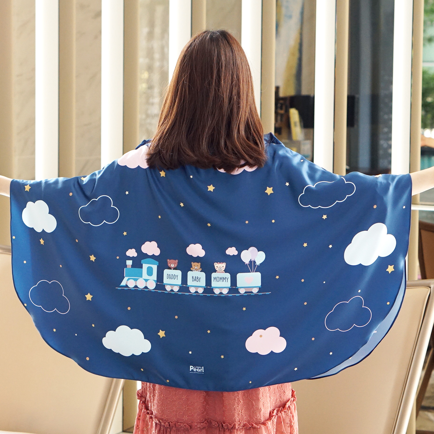 ผ้าคลุมให้นม สั่งทำใส่ชือ ลายรถไฟ สีกรม Train - Navy