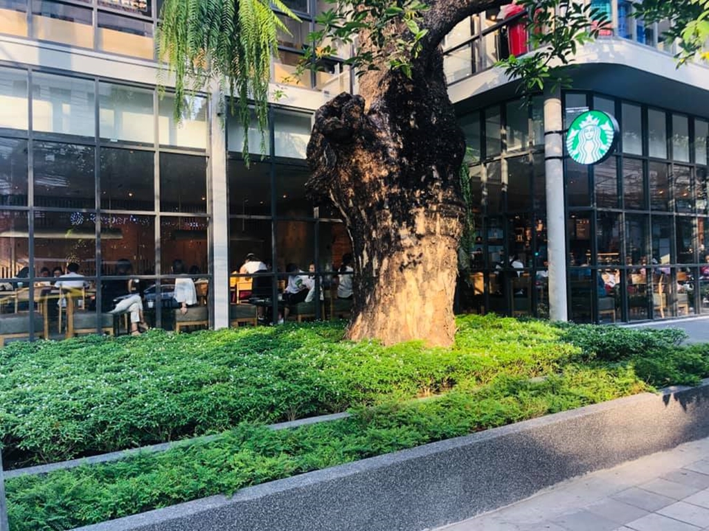 ให้เช่าพื้นที่ขายสินค้าในคอมมูนิตี้มอลล์ บ้านก้ามปู แอท อโศก (Baankampu@Asoke) ติดถนนอโศก และ มศว.