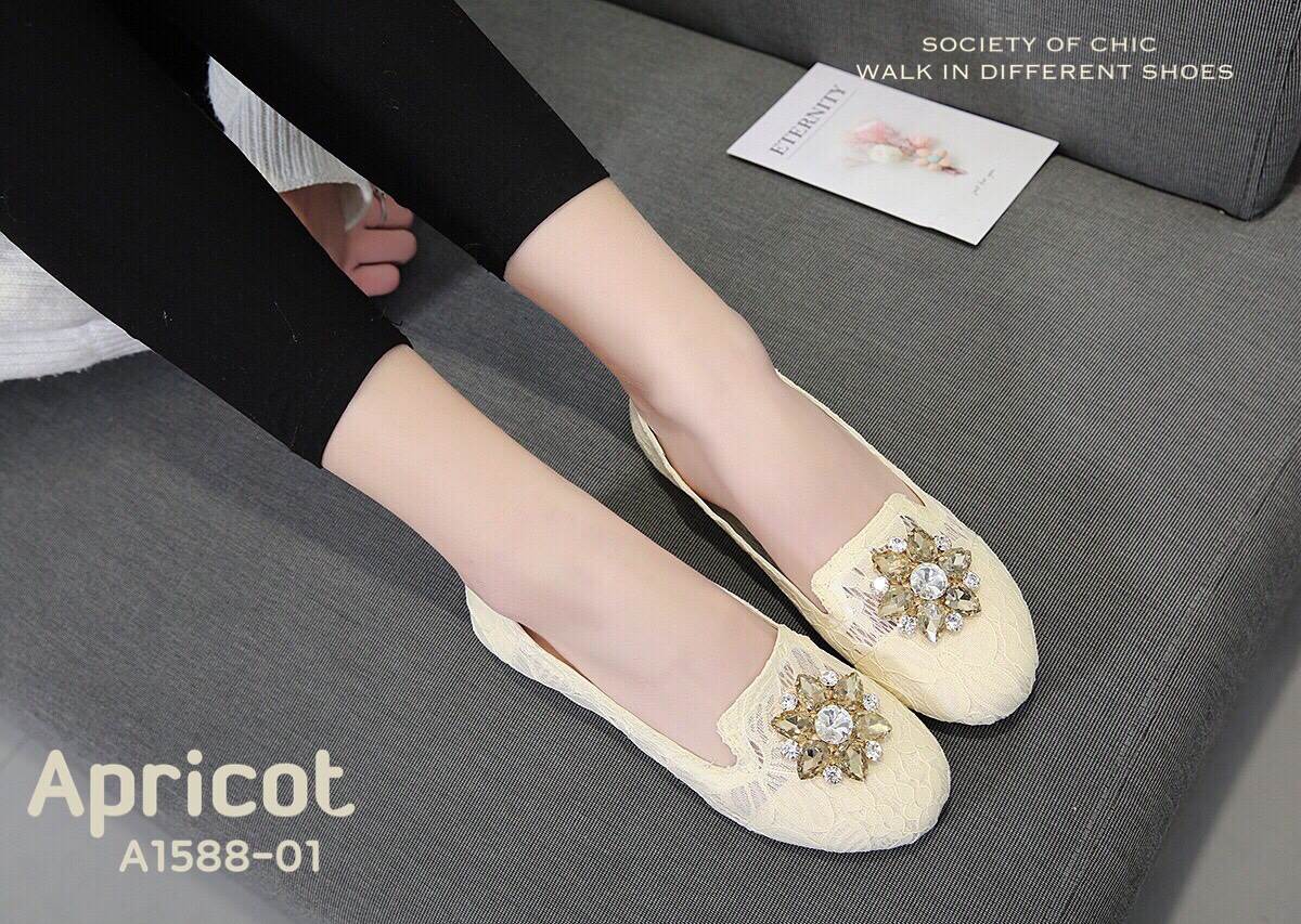 รองเท้าคัทชูลูกไม้ Style Roger Vivier (สีครีม)