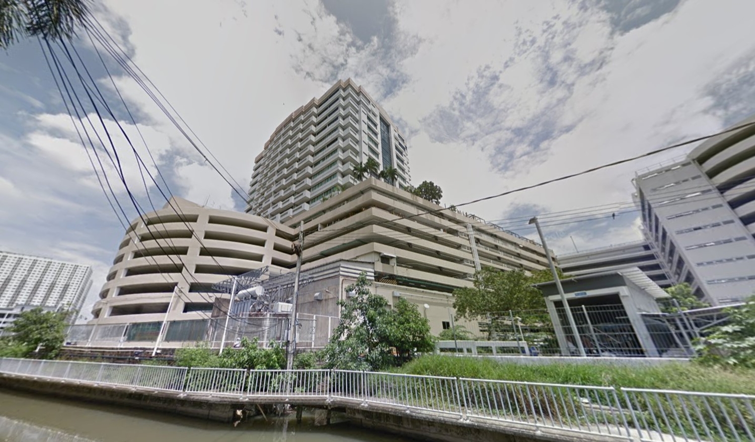 อาคารสำนักงานเซ็นทรัล ปิ่นเกล้า (Central Pinklao Office Tower) สำนักงานออฟฟิศให้เช่าย่านปิ่นเกล้า ติดถนนบรมราชชนนี บางกอกน้อย กรุงเทพฯ