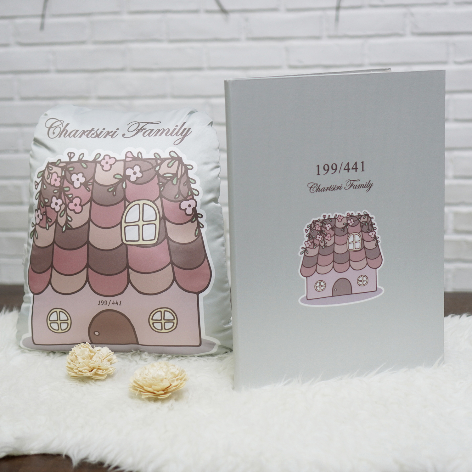 เซทของขวัญขึ้นบ้านใหม่ หมอนไดคัท+แฟ้มใส่โฉนดที่ดิน สั่งทำใส่ข้อความ ลาย Sweet Cottage