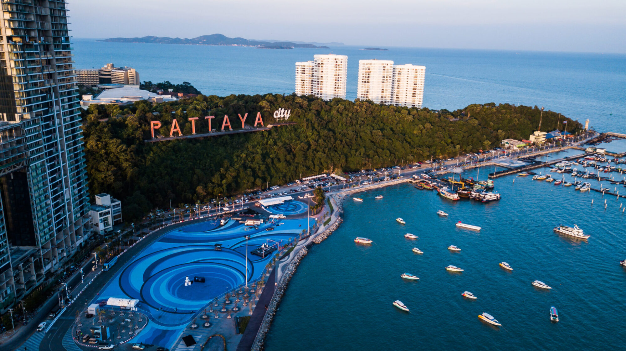 ขายโรงแรม ขนาด 260 ห้อง ติดหาดพัทยา Seaview ทุกห้อง ใกล้โรงแรม Hilton Pattaya