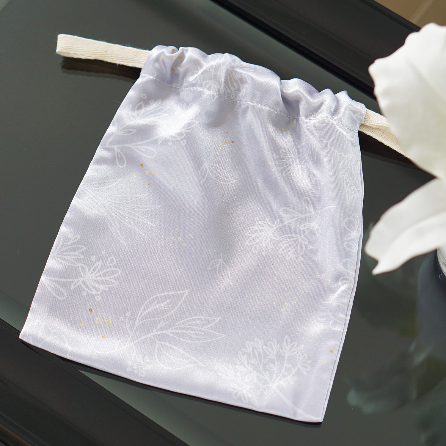 ผ้าคลุมให้นม สั่งทำใส่ชือ ลาย Botanical - Grey