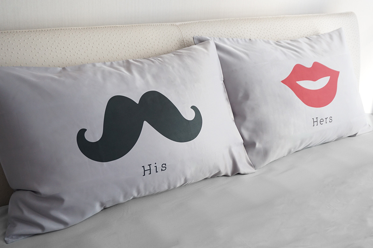 ปลอกหมอนคู่ Lip & Moustache สีเทา พร้อมข้อความ His & Her
