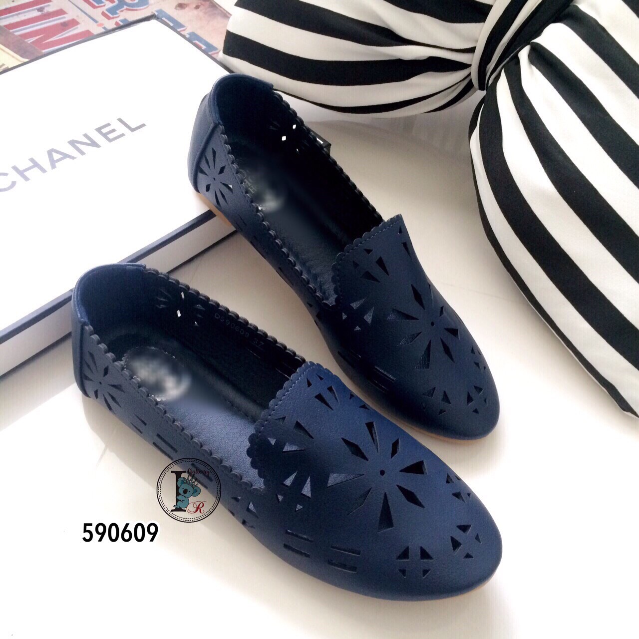 รองเท้า Loafer ฉลุลาย (สีน้ำเงิน)