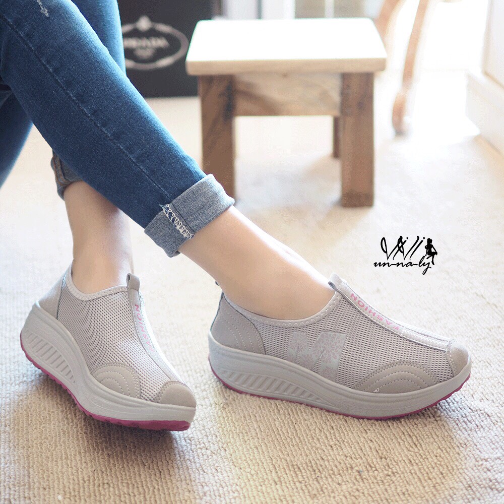 รองเท้าผ้าใบเสริมส้นทรง Sport M (สีบานเย็น)