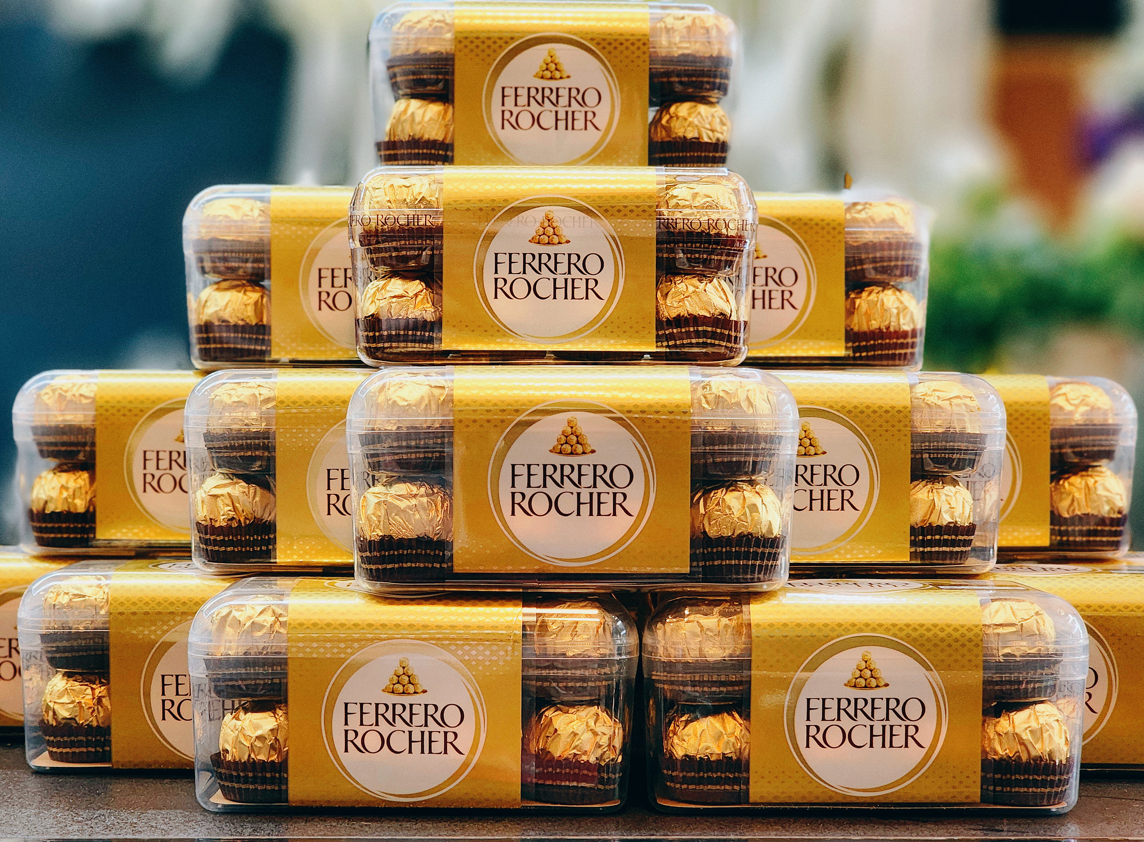 Ferrero Rocher ( สินค้าซื้อเพิ่มเติมบริการส่งพร้อมช่อดอกไม้เท่านั้น)