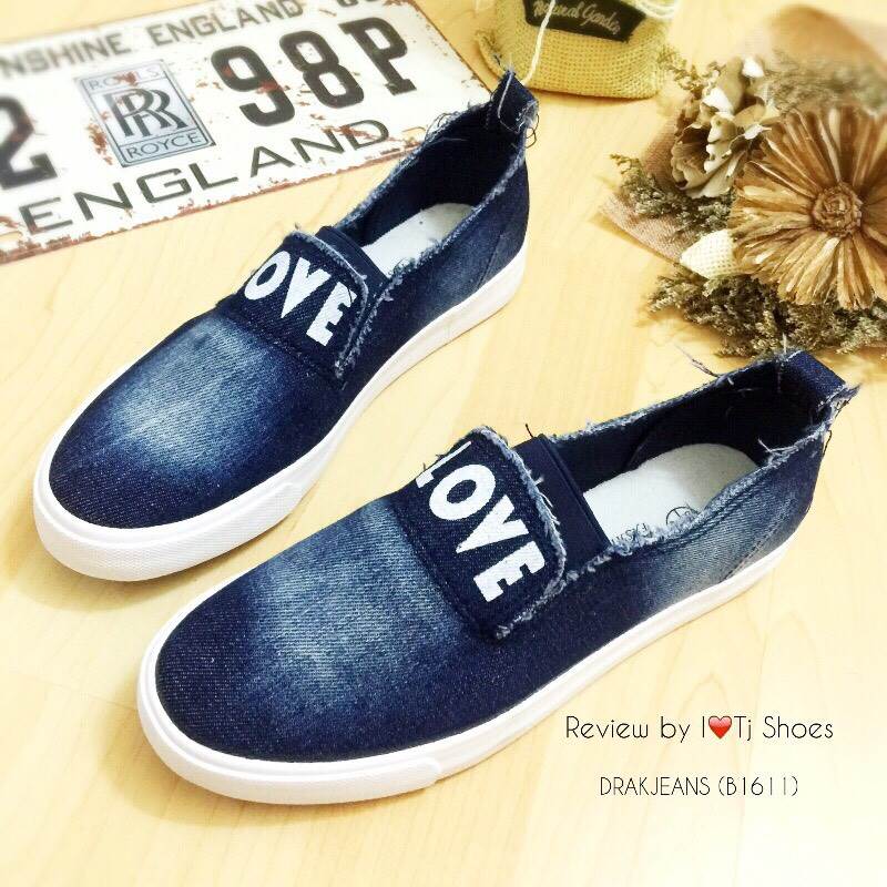 รองเท้าผ้าใบยีนส์ Love (สีอ่อน)