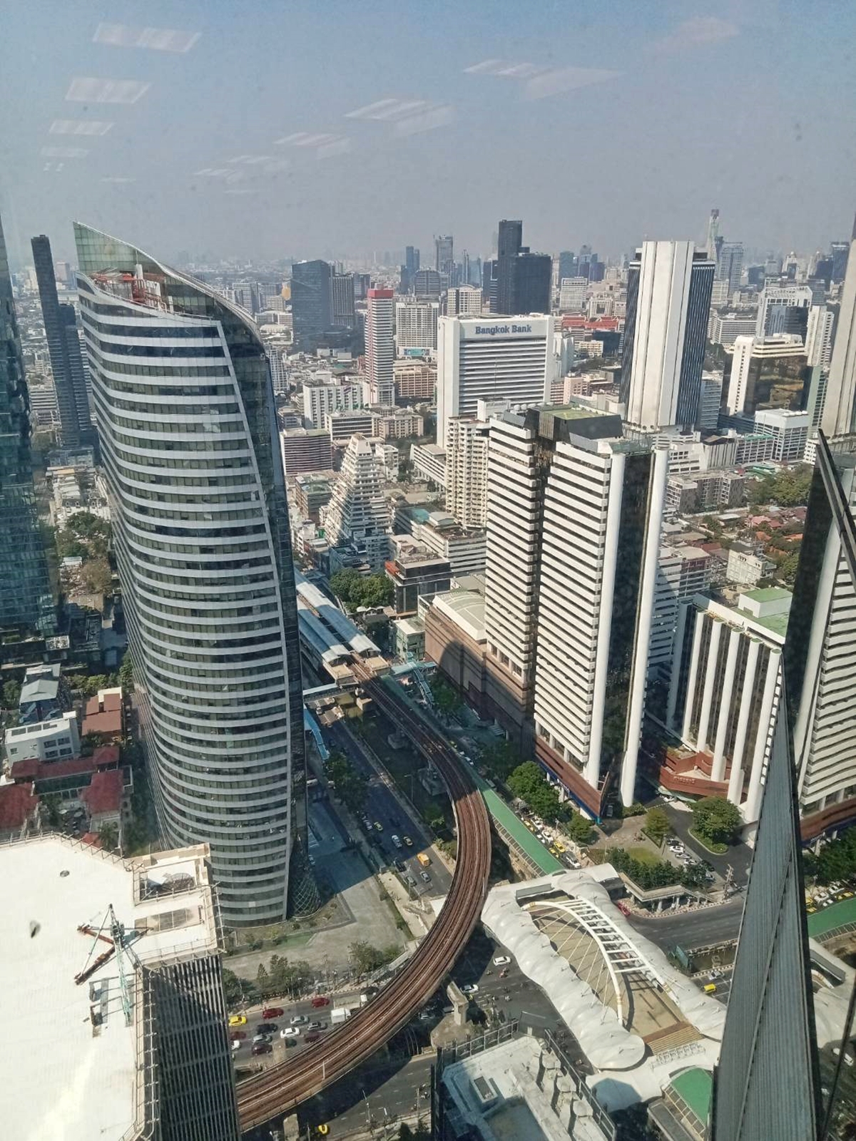 Empire Tower sathorn bangkok สำนักงานให้เช่าย่านสาทร ใกล้สถานีรถไฟฟ้า BTS ช่องนนทรี เพียง 300 เมตร