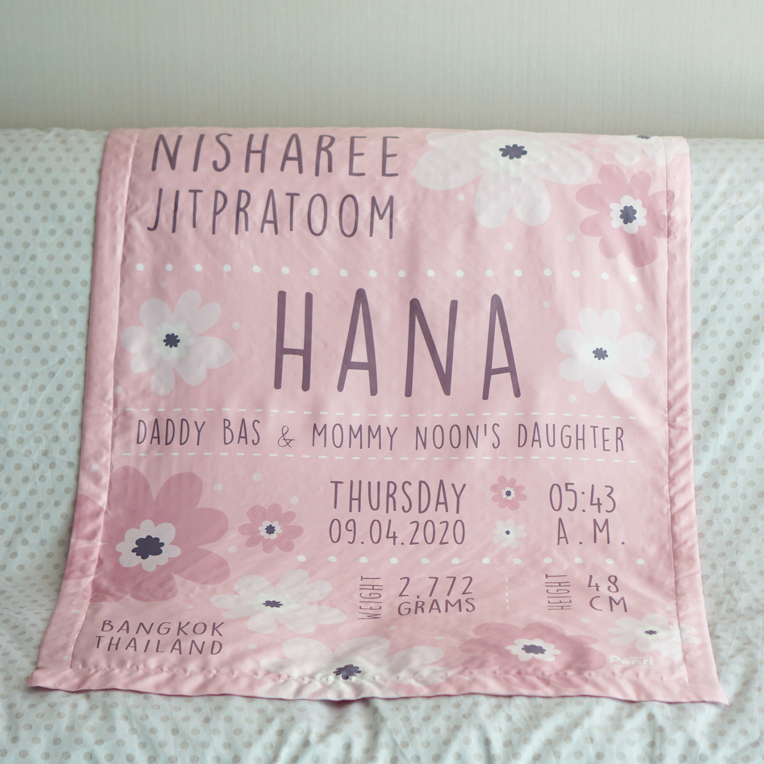 ผ้าห่มสั่งทำใส่ประวัติแรกเกิด Big Flower - Hana Pink