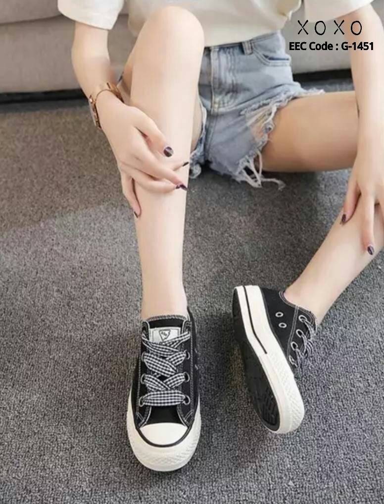 รองเท้าผ้าใบแคนวาสแต่งเชือกสี (สีดำ)