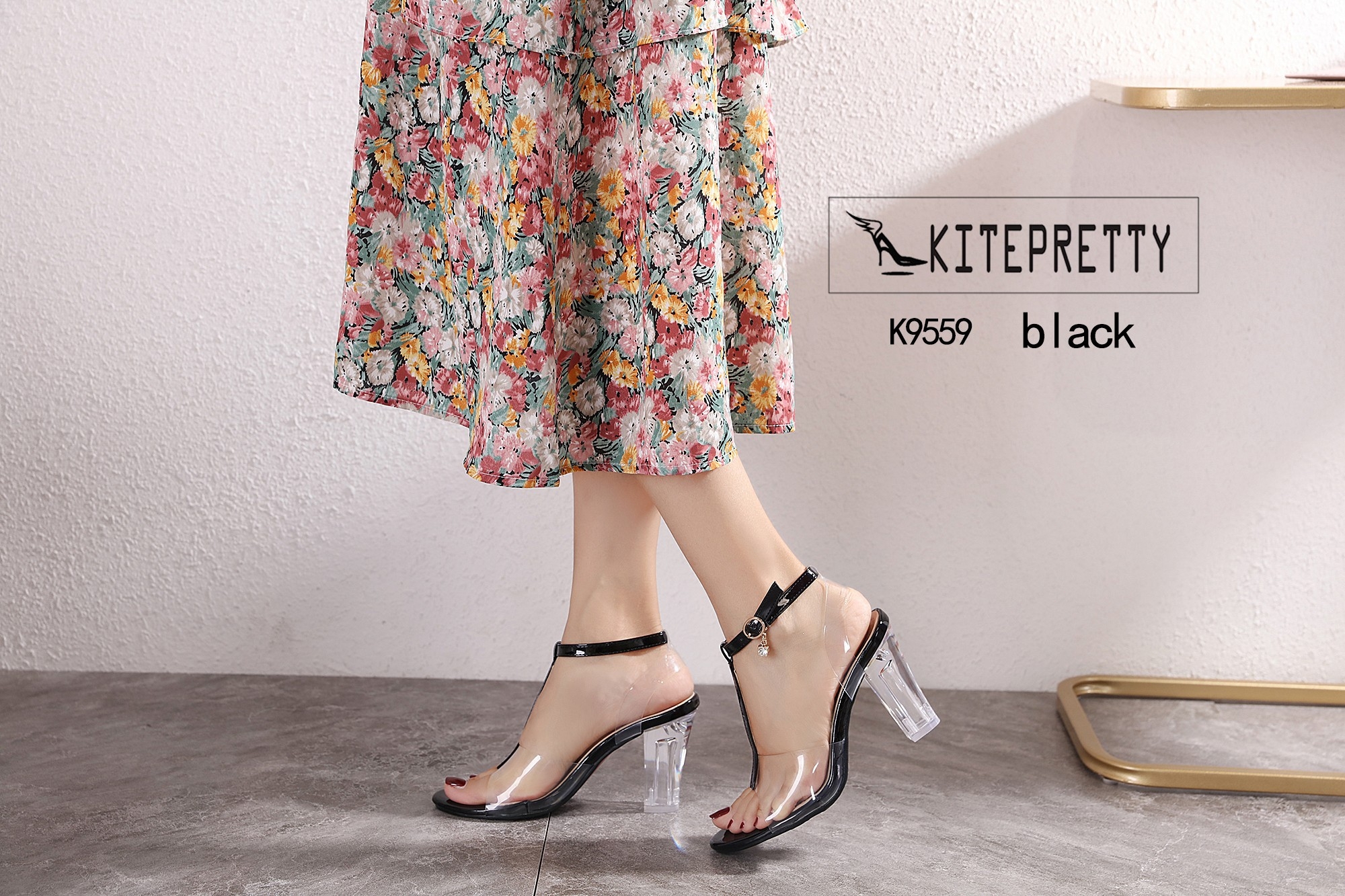 รองเท้าส้นแก้ว T-Strap (สีดำ)