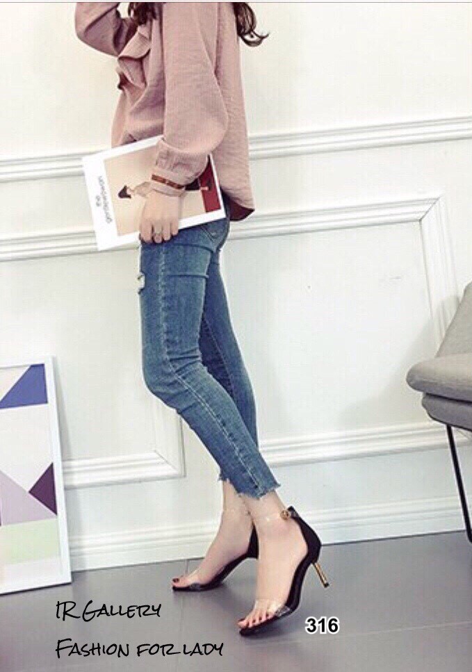 รองเท้าส้นสูงกลิตเตอร์แต่งสายรัดใส (สีดำ)