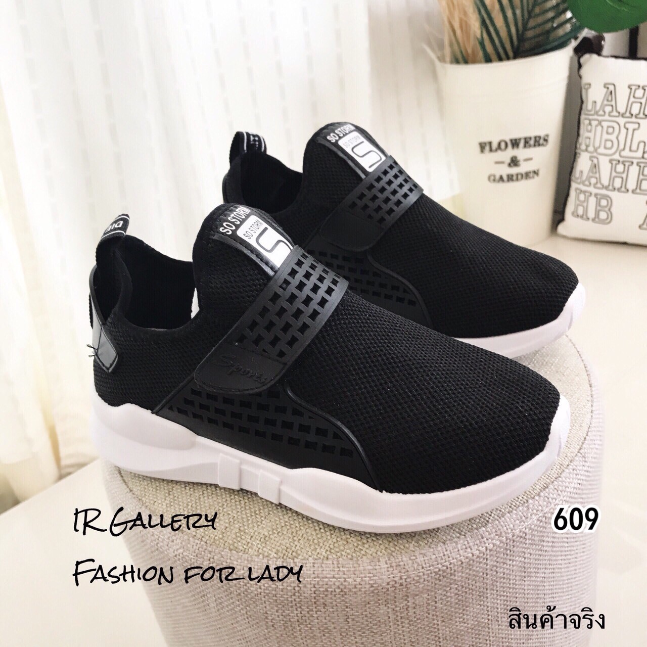 รองเท้าผ้าใบแคนวาสนิ่มทรงสวม (สีดำ)