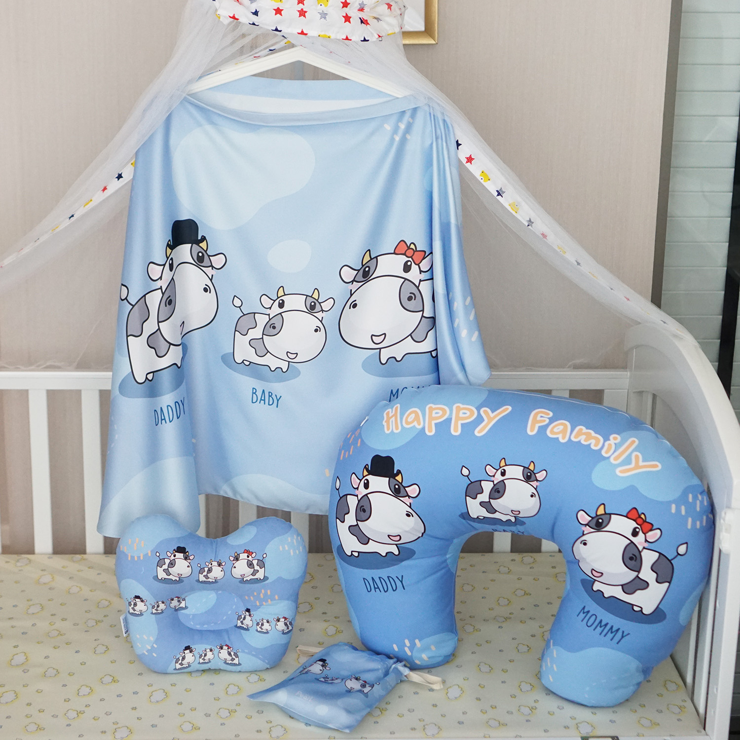 ชุดของขวัญเด็กแรกเกิด BP4 หมอนหลุม + ผ้าคลุมให้นม + หมอนรองให้นม ลาย Cow1 - Indigo