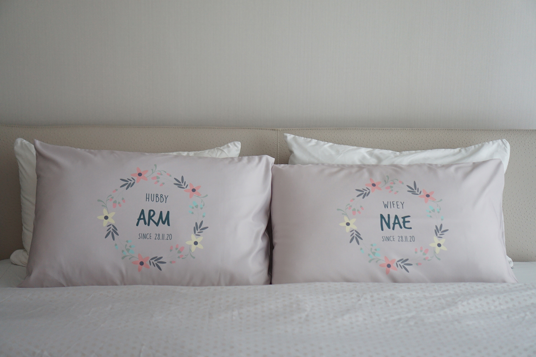 ปลอกหมอนหนุนคู่ พิมพ์ลายเต็มผืน Floral Frame - Beige