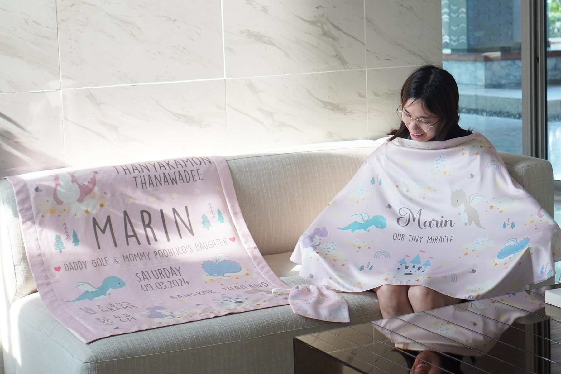 ชุดของขวัญเด็กแรกเกิด ผ้าคลุมให้นม + ผ้าห่มขนาด 75x100cm ลาย Dragon - Pink