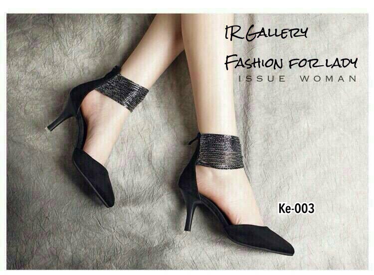 รองเท้าคัทชูส้นสูงแต่งเชือกรัดข้อ (สีดำ)