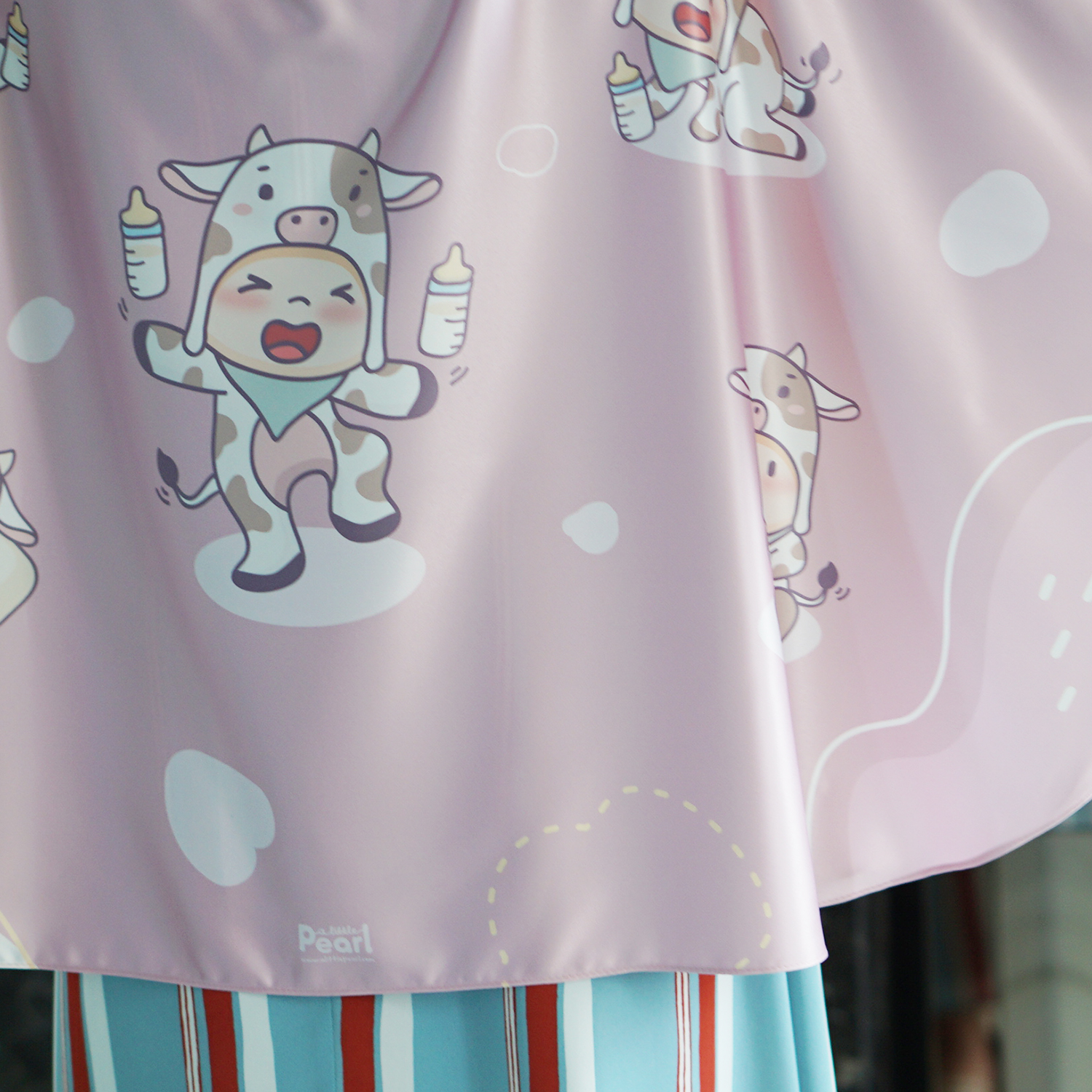 ผ้าคลุมให้นม สั่งทำใส่ชือ ลาย Cow - Pink