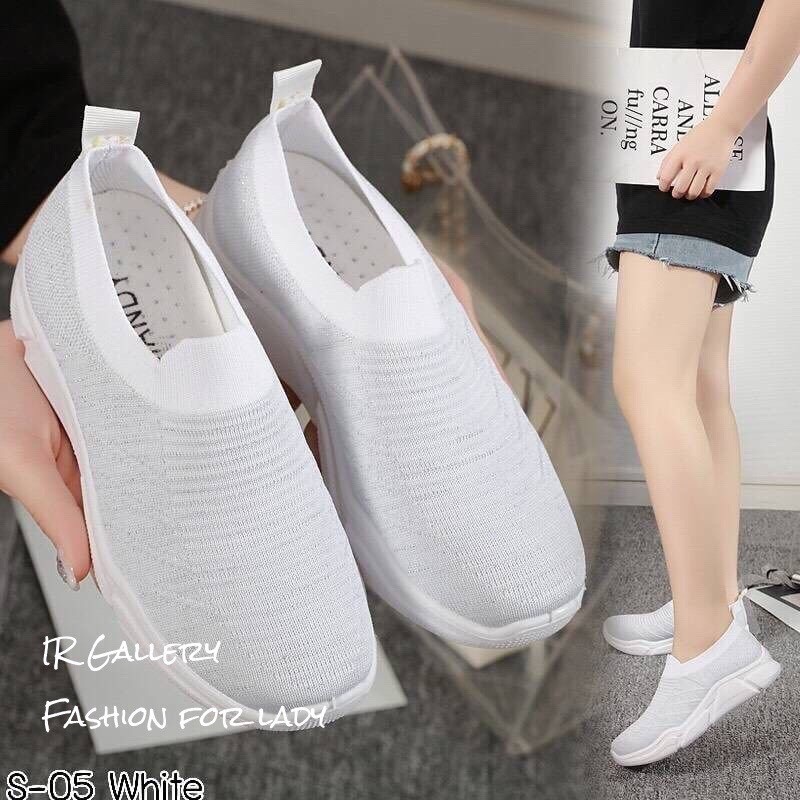 รองเท้าผ้าใบขอบทรงถุงเท้าแต่งกลิตเตอร์ (สีขาว)
