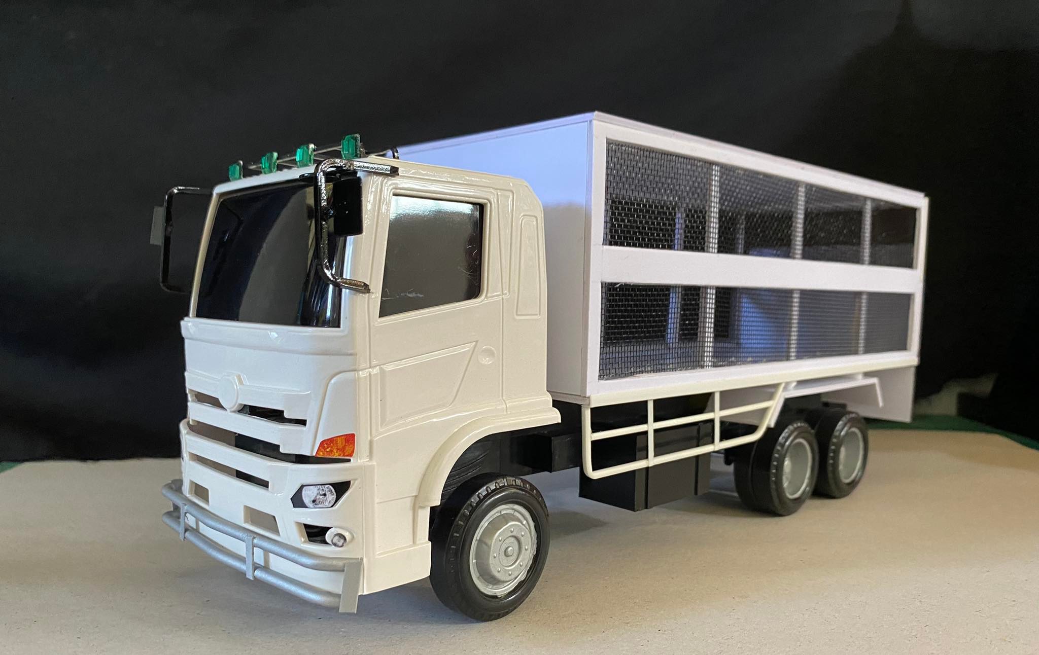 รถขนหมู เดิมๆ