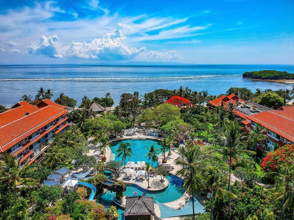 4-star hotel for sale, 256 rooms, near Surin Beach, Phuket, Thailand, only 150 meters.
