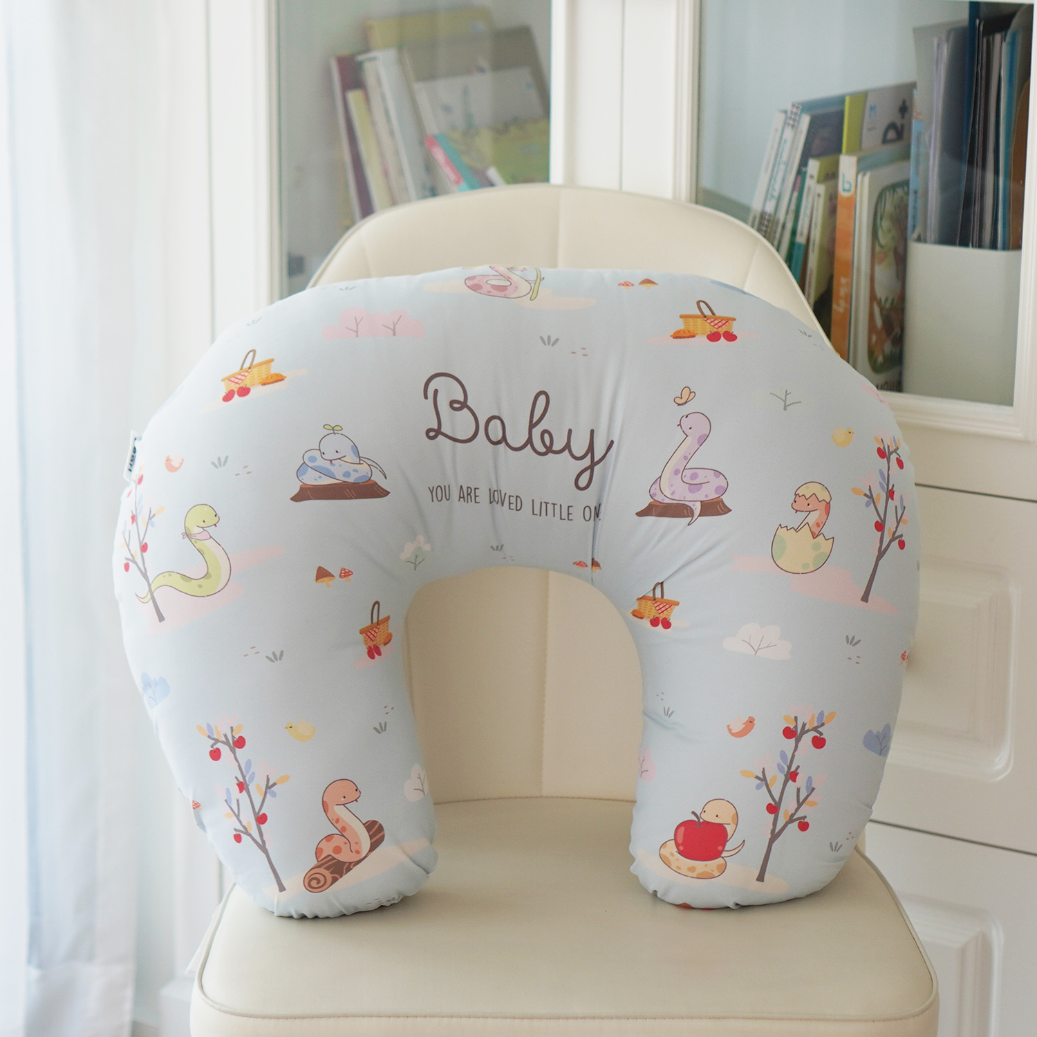 หมอนรองให้นม Nursing Pillow แบบพร้อมส่ง ลาย Snakes in the garden - Blue
