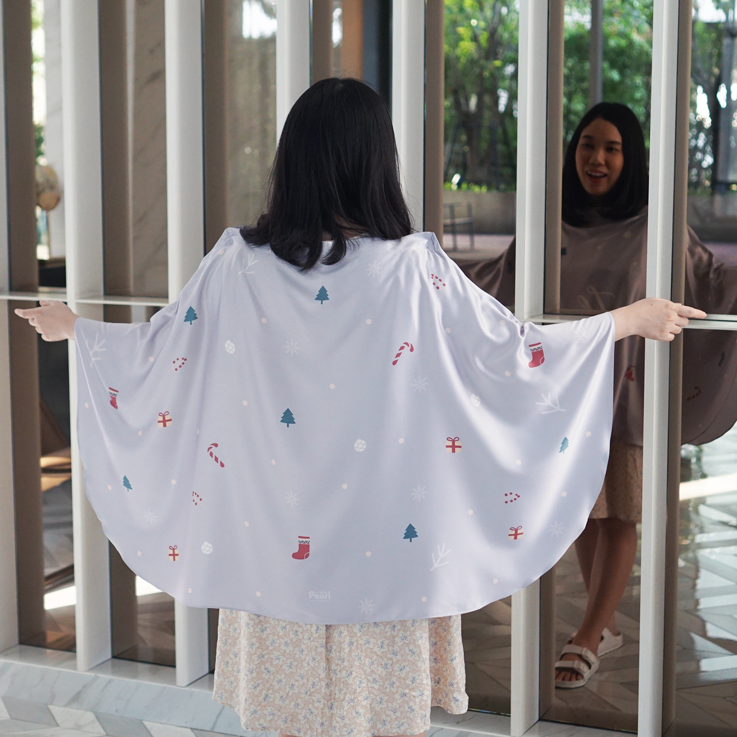 ผ้าคลุมให้นม สั่งทำใส่ชือ ลาย Xmas - Grey