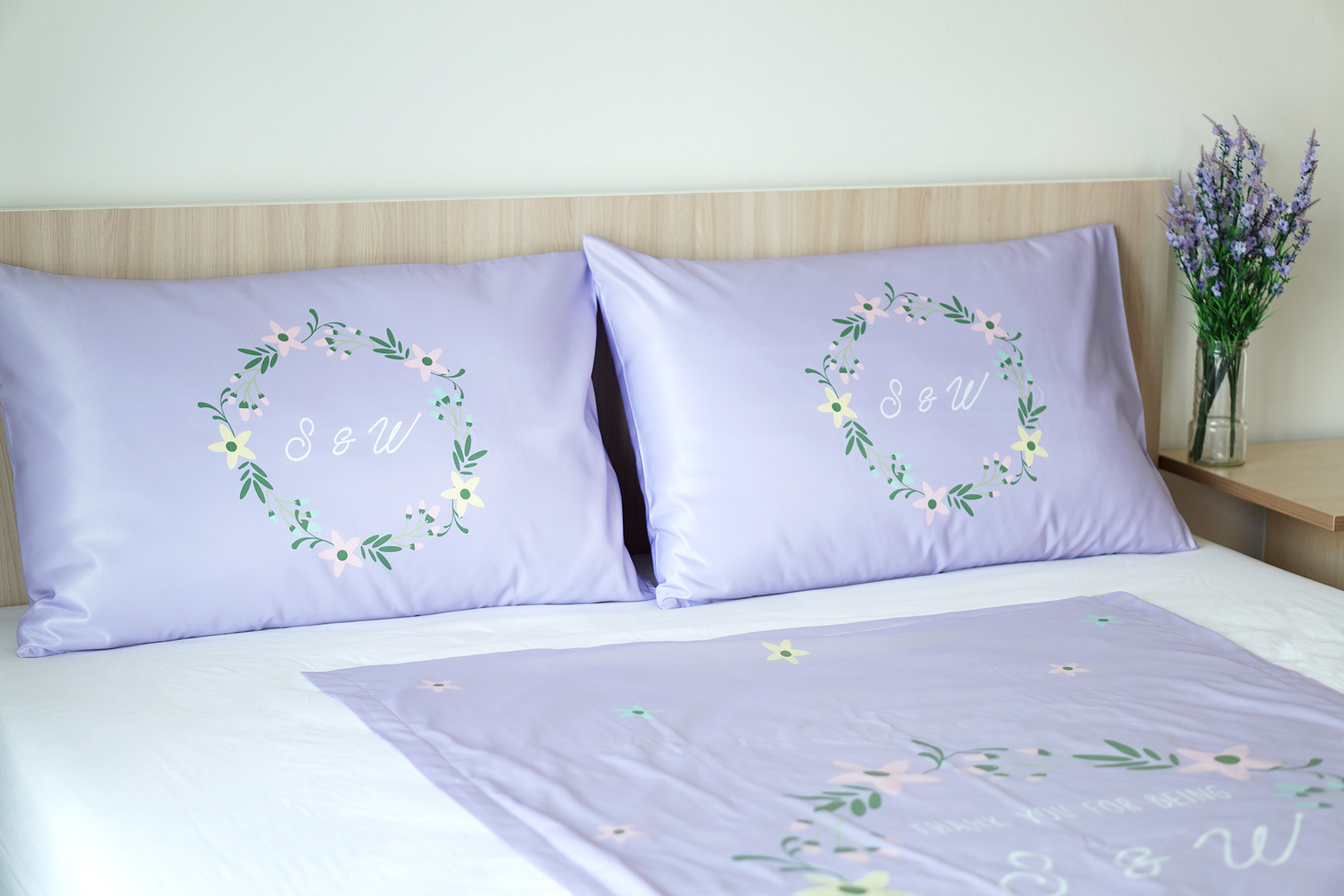 ปลอกหมอนหนุนคู่ พิมพ์ลายเต็มผืน Lavender - Floral Frame